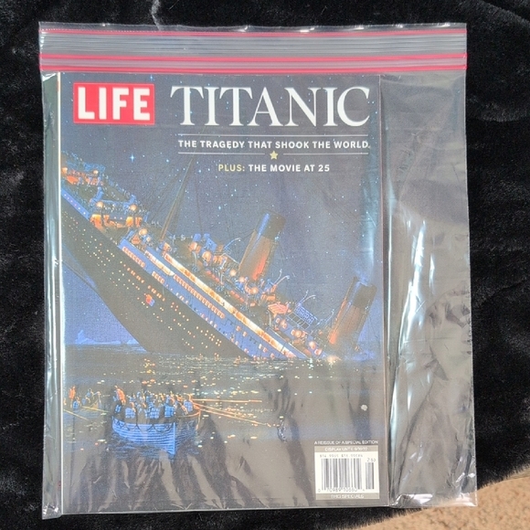 Titanic Commemorative Magazine - Black and Blue Cover - Picture 7 of 7